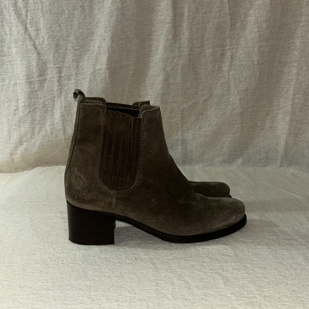 La Canadienne Suede Chelsea Boot - Picture 7 of 11